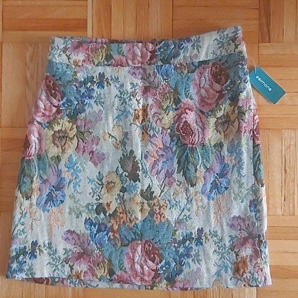 Simon's floral skirt - Picture 1 of 3
